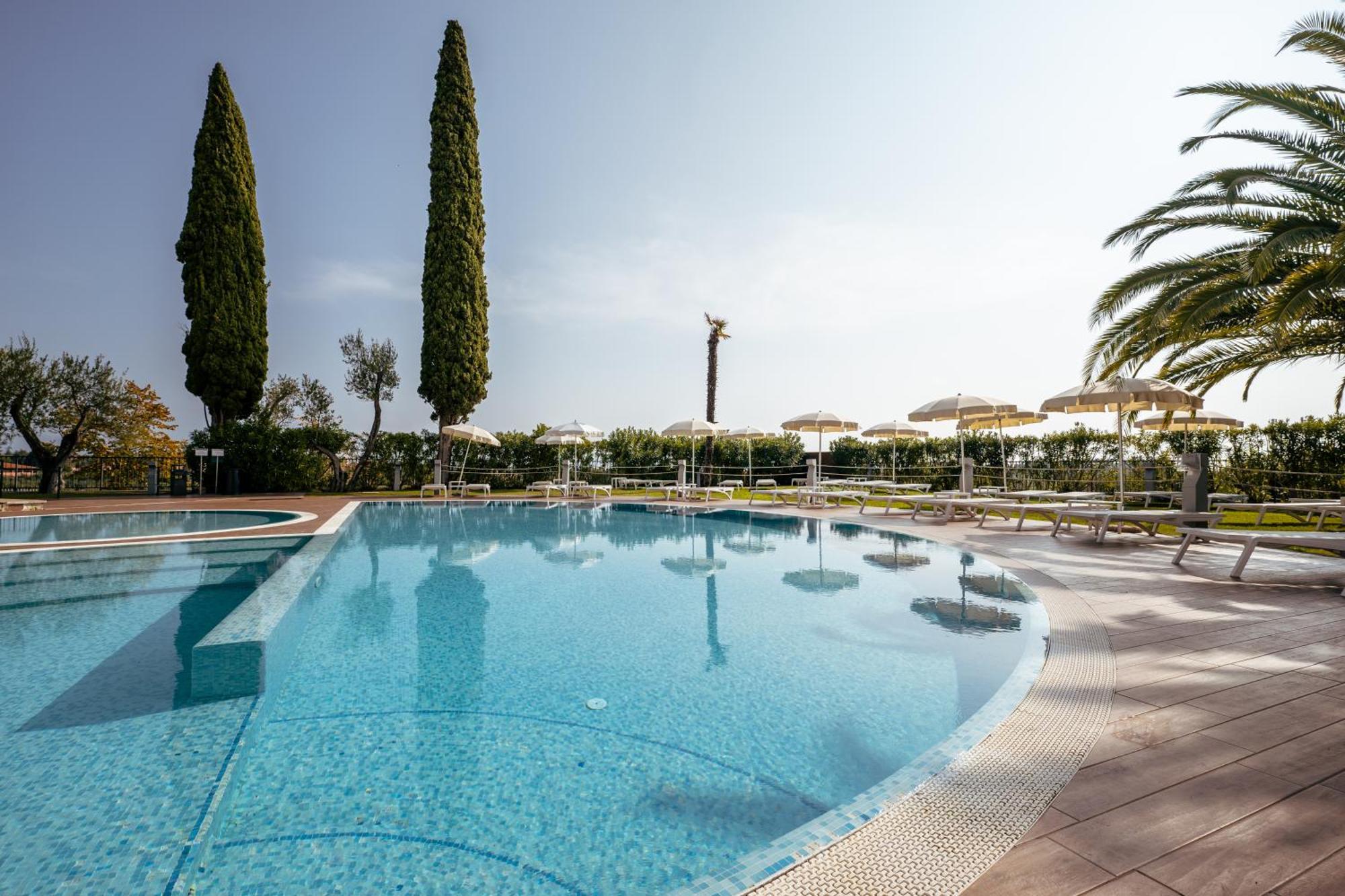 Villa Luisa Resort & Luxury Apartments Сан-Феличе-дель-Бенако Экстерьер фото